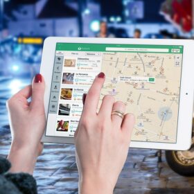 El papel de la conectividad en la era digital: una guía sobre las acciones clave - <p>- La conectividad es esencial en la era digital para garantizar el acceso a la información y la comunicación.
- La optimización de la búsqueda por voz relacionada con la conectividad es clave para mejorar la visibilidad online.
- Mejorar la conectividad implica acciones como garantizar una conexión estable y rápida, optimizar la velocidad de carga de los sitios web y utilizar tecnologías de vanguardia.
- Es importante tener en cuenta que la conectividad no se limita solo a la velocidad de Internet, sino que también incluye la calidad de la señal y la cobertura en diferentes ubicaciones geográficas.
- La conectividad móvil también juega un papel importante en la era digital, por lo que es necesario asegurarse de que los sitios web estén adaptados para su visualización en dispositivos móviles.
- La optimización del contenido para la búsqueda por voz implica utilizar lenguaje natural y preguntas frecuentes en el contenido, así como optimizar los metadatos y las etiquetas de título.
- Además, es importante estar presente en directorios y plataformas de voz como Google Assistant y Amazon Alexa.
- Seguir las mejores prácticas de seguridad en la conectividad es fundamental para proteger la privacidad de los usuarios y evitar posibles brechas de seguridad.
- La conectividad se está volviendo aún más relevante con el avance de la tecnología 5G, que promete una velocidad de conexión aún más rápida y una mejor experiencia digital en general.
- En resumen, optimizar la conectividad y la búsqueda por voz es fundamental en la era digital para mejorar la visibilidad online, ofrecer una mejor experiencia de usuario y aprovechar al máximo las oportunidades digitales.</p> | 360 group - 133
