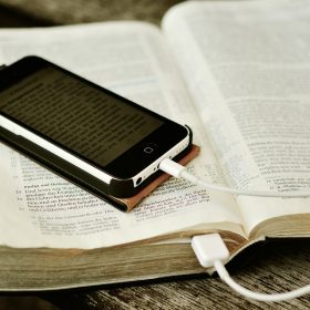 La importancia del almacenamiento de datos en línea: cómo administrar y proteger tu información - <p>- El almacenamiento de datos en línea es crucial para administrar y proteger tu información de forma segura y optimizada.
- La búsqueda por voz está en auge y la optimización de tus datos en línea facilitará su acceso y utilización.
- Asegúrate de utilizar servicios confiables y seguros para almacenar tus datos en línea.
- Realiza copias de seguridad frecuentes para evitar la pérdida de información importante.
- Utiliza contraseñas fuertes y autenticación de dos factores para proteger tus datos en línea.
- Cifra tus archivos y carpeta para añadir una capa extra de seguridad a tus datos en línea.
- Organiza tus datos de manera eficiente utilizando carpetas y etiquetas descriptivas.
- Utiliza herramientas de búsqueda avanzada para encontrar rápidamente la información que necesitas.
- Mantén tus datos actualizados y limpios, eliminando regularmente la información obsoleta o innecesaria.
- Capacítate y mantente al día sobre las nuevas tecnologías y mejores prácticas en almacenamiento de datos en línea.</p> | 360 group - 133