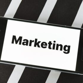 Marketing móvil: Cómo tomar medidas efectivas para promocionar tus aplicaciones - <p>1. Optimiza tus aplicaciones móviles para la búsqueda por voz.
2. Realiza una investigación de palabras clave para tu marketing móvil.
3. Utiliza las redes sociales para promocionar tus aplicaciones móviles.
4. Participa en eventos y conferencias de marketing móvil.
5. Ofrece incentivos para descargar y utilizar tus aplicaciones móviles.
6. Crea contenido de calidad que promueva tus aplicaciones móviles.
7. Colabora con otros desarrolladores de aplicaciones móviles.
8. Diseña una página web que promocione tus aplicaciones móviles.
9. Utiliza anuncios pagados para promocionar tus aplicaciones móviles.
10. Mantén tus aplicaciones actualizadas y mejora su funcionalidad.</p> | 360 group - 133