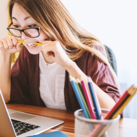 Protegiendo tu identidad en línea: Consejos de seguridad en redes sociales - <p>1. No compartas información personal innecesaria en tus perfiles de redes sociales.
2. Utiliza contraseñas seguras y cambia regularmente tus contraseñas.
3. Configura la privacidad de tus perfiles de redes sociales para asegurarte de que solo tus amigos vean tu información personal.
4. Piensa dos veces antes de hacer clic en enlaces sospechosos o de descargar archivos desconocidos.
5. No aceptes solicitudes de amistad de extraños o cuentas falsas.
6. Mantén tus dispositivos y software actualizados para protegerlos de las vulnerabilidades de seguridad.
7. Si eres víctima de ciberacoso o amenazas en línea, no dudes en informar a las autoridades o a la plataforma de redes sociales.</p> | 360 group - 131